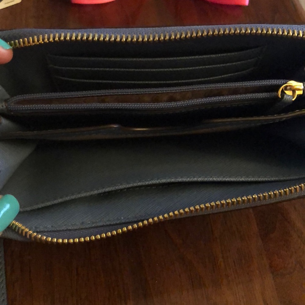 Michael Kors wristlet - Picture 2 of 3